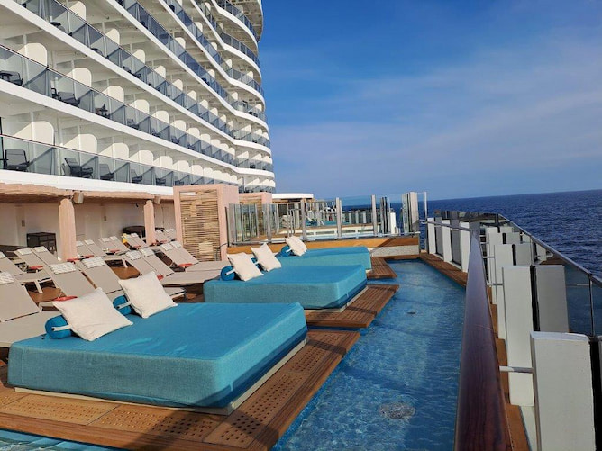 Cruise ship pool and lounge