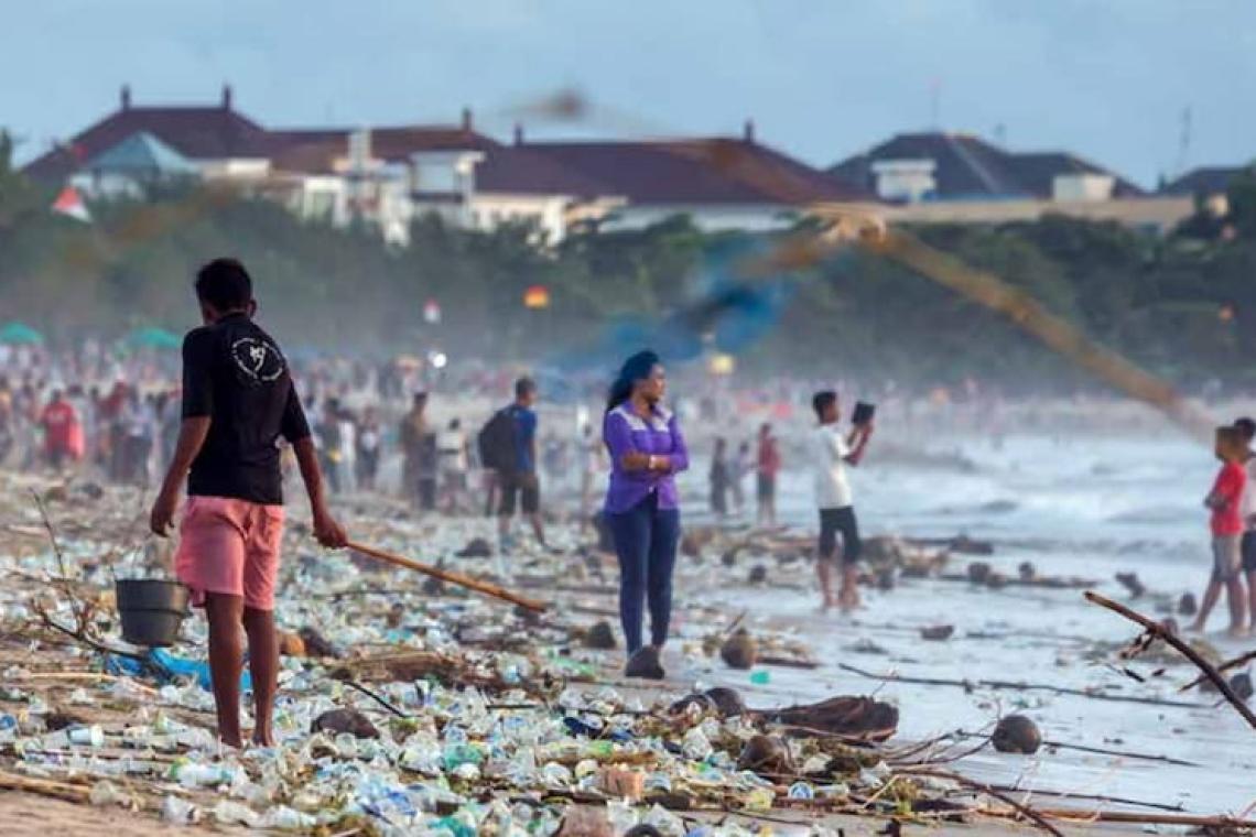 Plastic pollution WWF