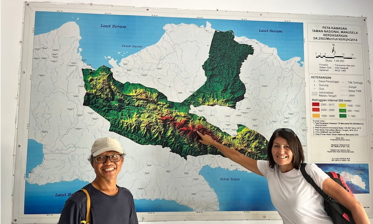 Pointing to Binaiya