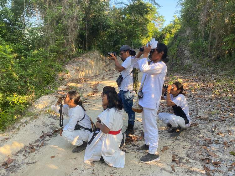 Young Wiwa guides-in-training combine ancestral knowledge with modern birdwatching techniques to safeguard their heritage.